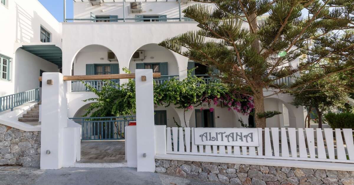 Een foto van de buitenkant van Iris Boutique Hotel