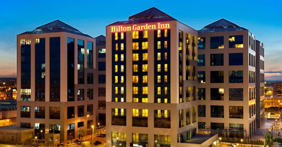 Een foto van de buitenkant van Hilton Garden Inn Sevilla
