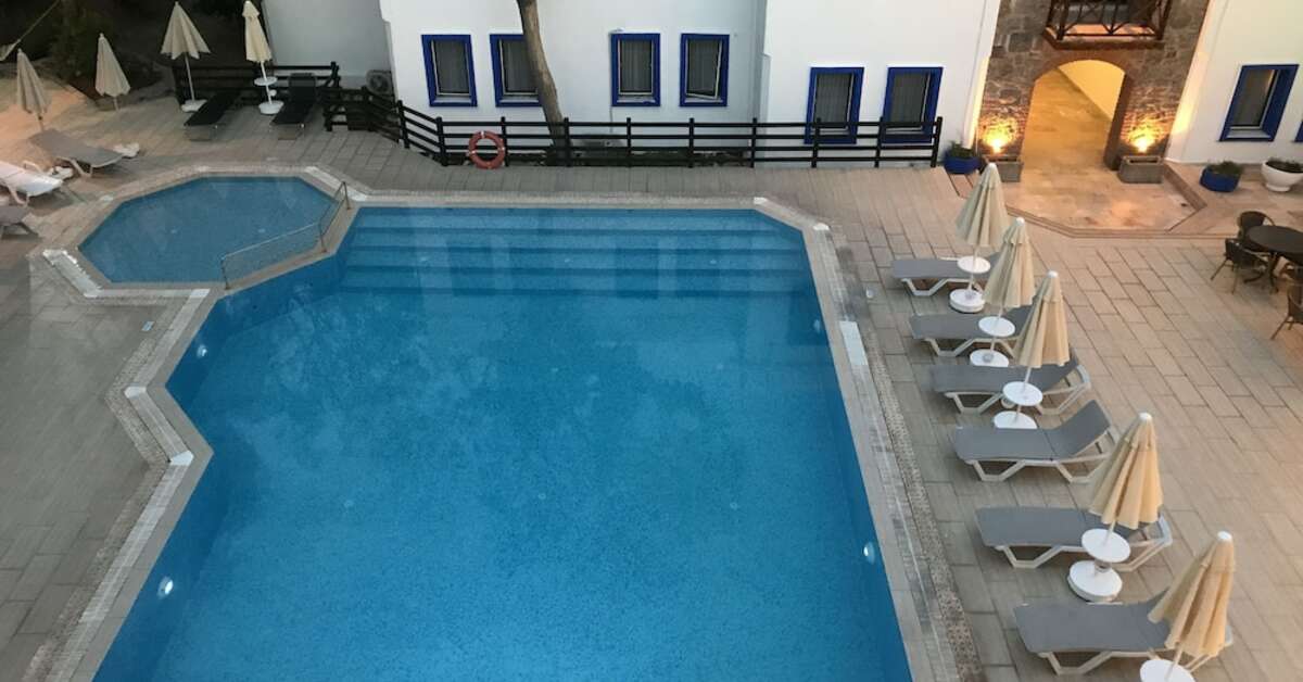 Een foto van het zwembad bij Hotel Atrium