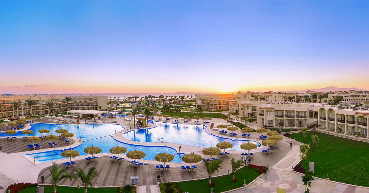 Een foto van het zwembad bij Pickalbatros Royal Moderna Resort