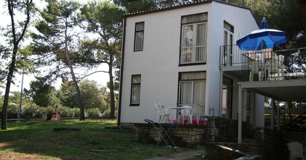Een foto van de buitenkant van Appartementen Astra Plava Laguna