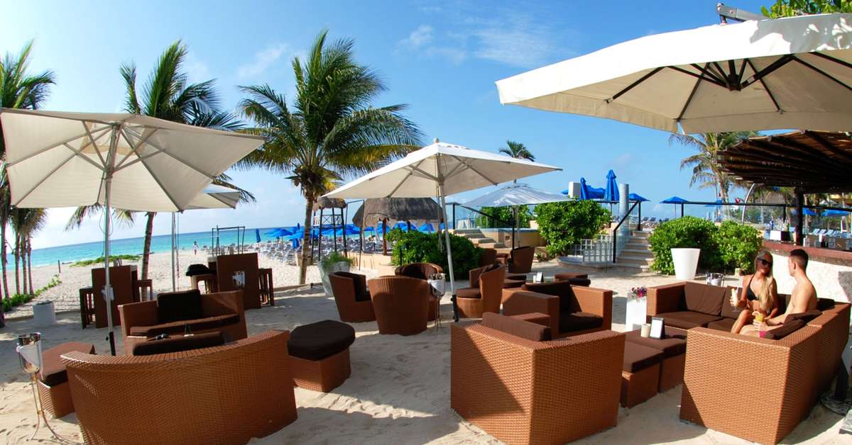 Een foto van het strand bij The Reef Playacar Resort