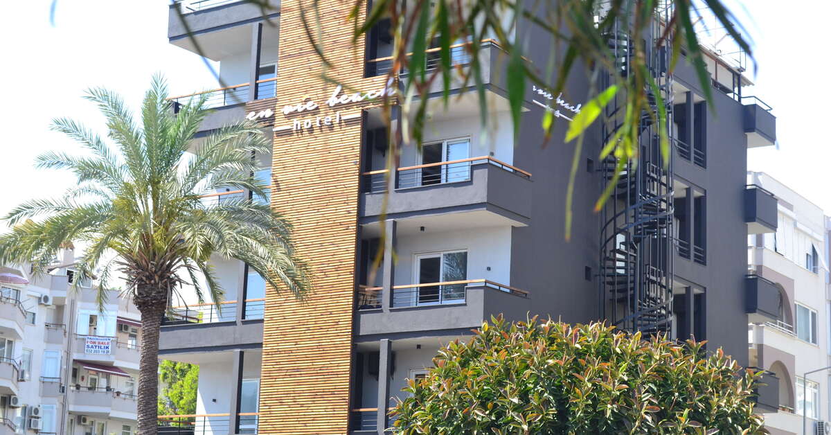 Een foto van de buitenkant van En Vie Beach Boutique Hotel
