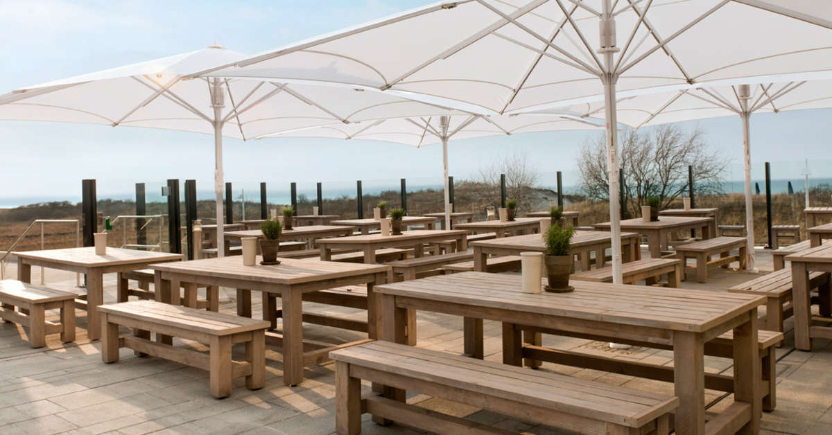 Een foto van het terras bij A Ja Resort Warnemünde