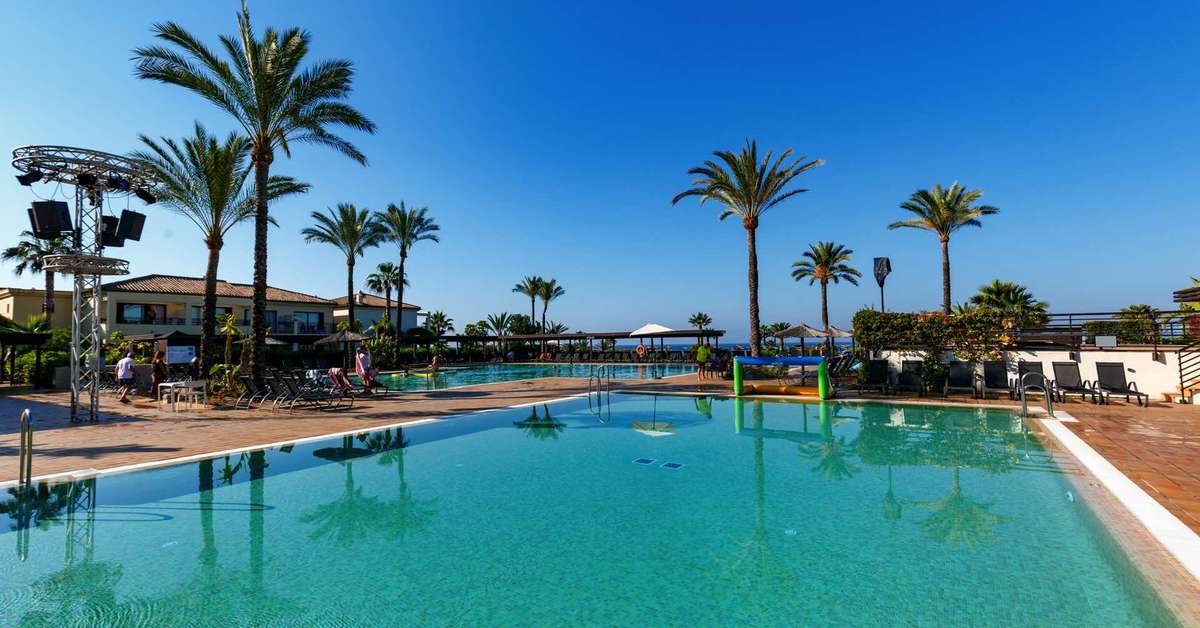 Een foto van het zwembad bij Impressive Playa Granada Golf