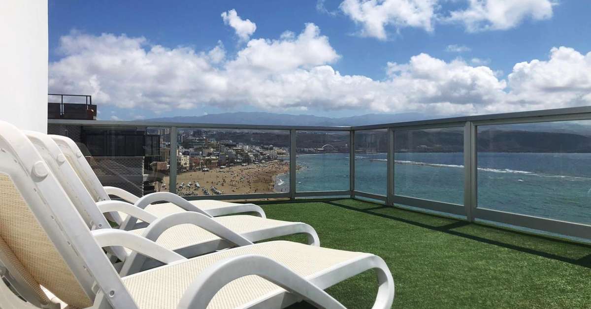 Een foto van het terras bij Hotel Aloe Canteras