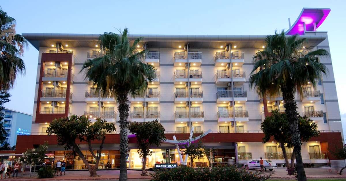 Een foto van de buitenkant van Hotel Grand Okan