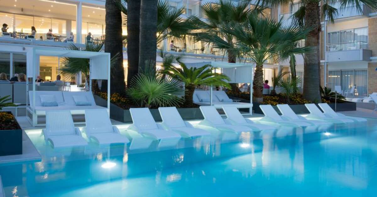 Ein Foto vom Pool im Reverence Mare Hotel