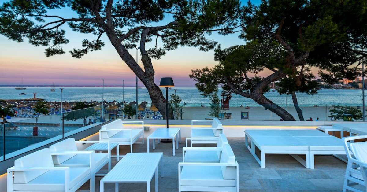 Ein Foto von der Terrasse im Fergus Style Palmanova