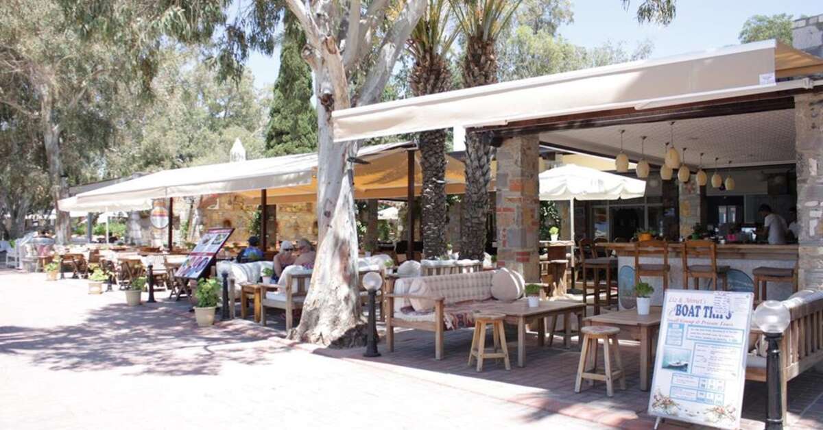 Een foto van het terras bij Hotel Toloman
