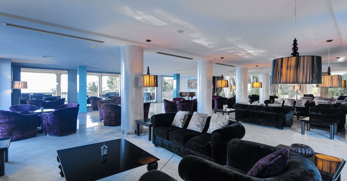 Een foto van het interieur van Barcelo Illetas Albatros