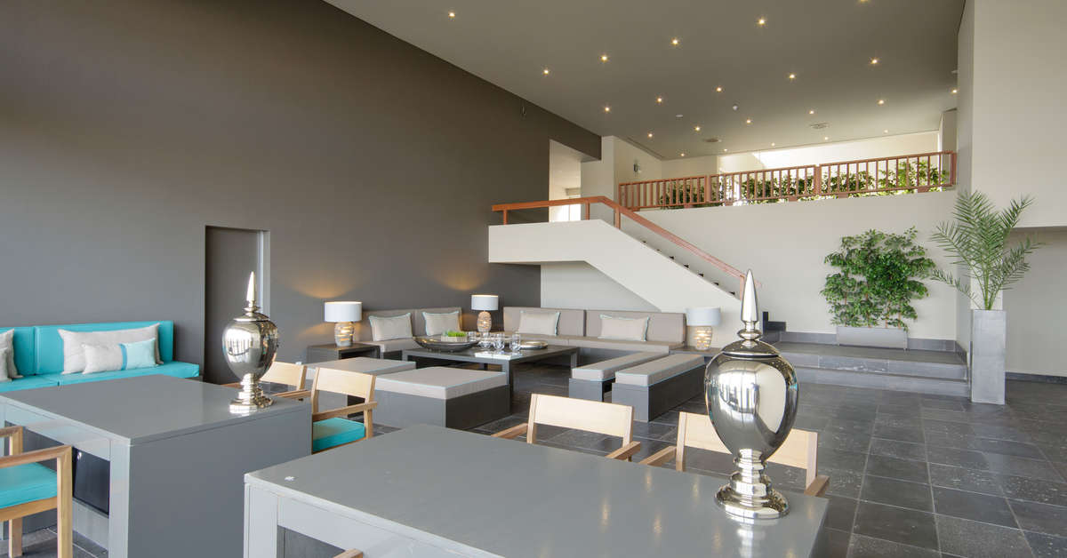 Een foto van het interieur van Hotel Oasis Salinas Sea