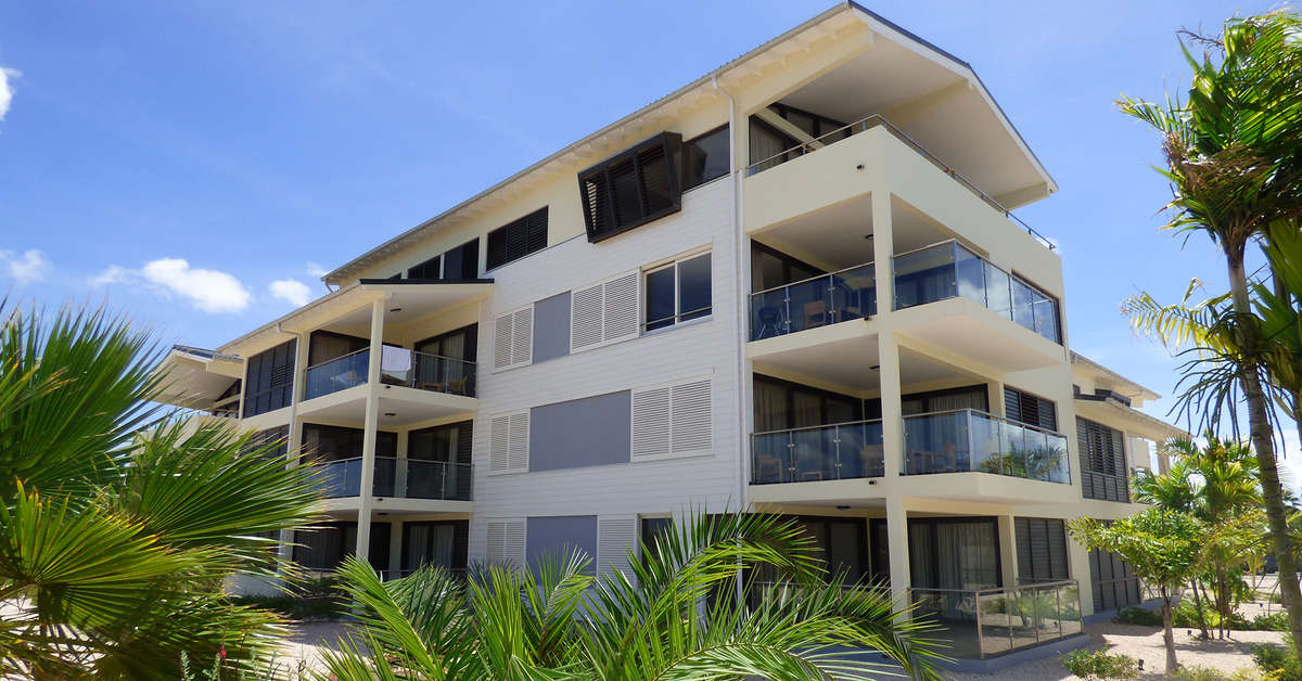 Een foto van de buitenkant van Delfins Beach Resort Bonaire