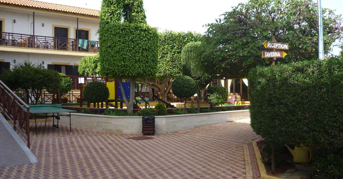 Een foto van de buitenkant van Hotel Despo
