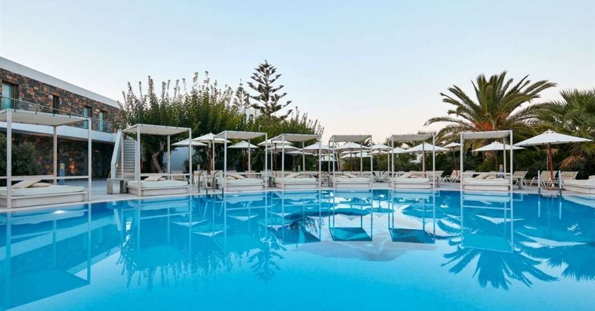 Een foto van het zwembad bij The Island Hotel