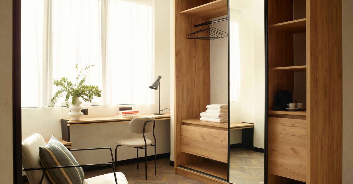Een foto van The Port Square Hotel