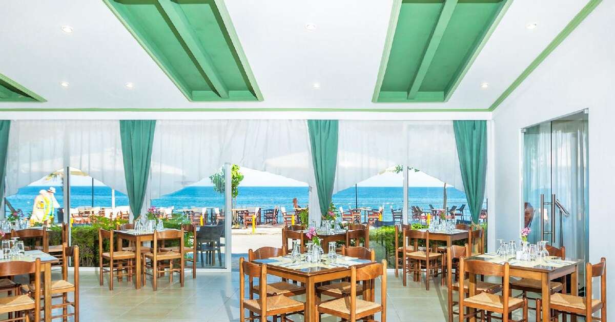 Een foto van de faciliteiten bij Xenios Dolphin Beach