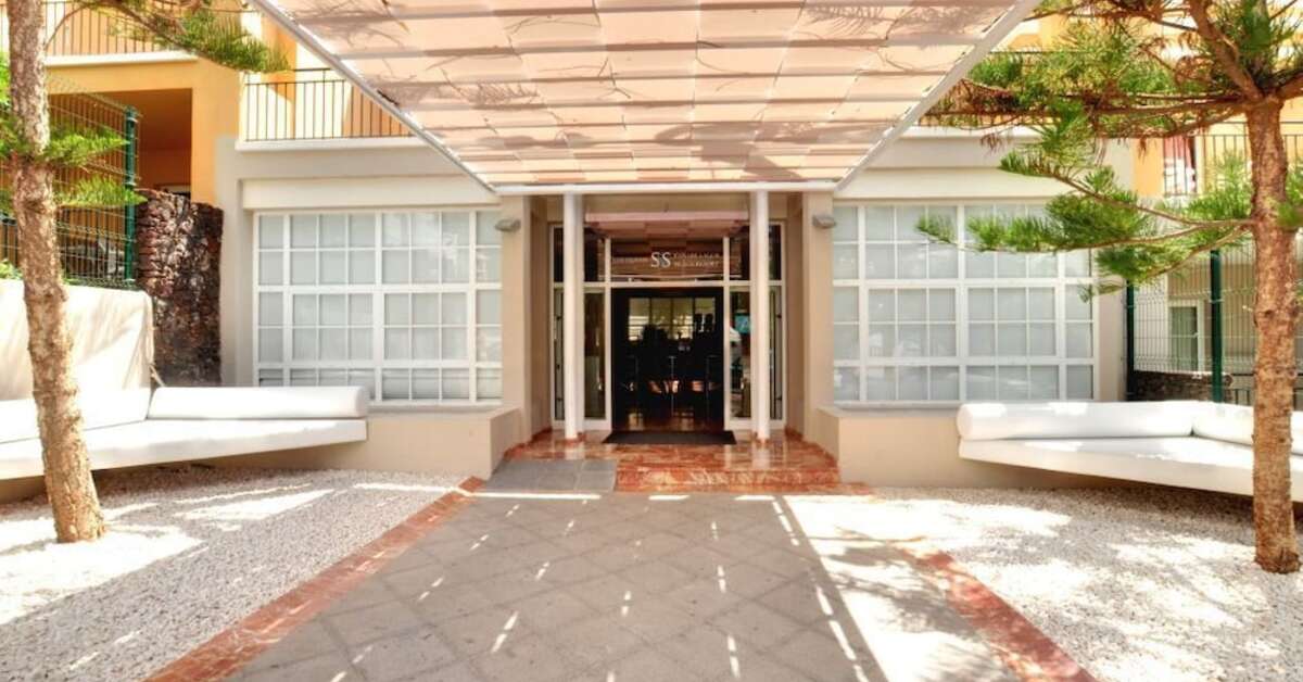 Een foto van de buitenkant van Aparthotel Los Olivos