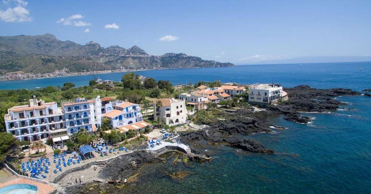 Ein Foto von der Außenansicht des Hotel Kalos