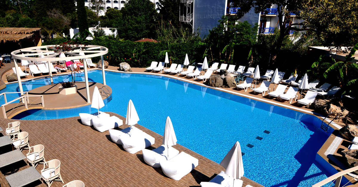 Een foto van het zwembad bij Palm Beach Hotel Kos