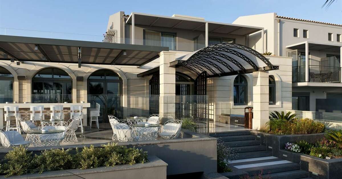 Ein Foto von der Terrasse im Aegean Pearl Hotel