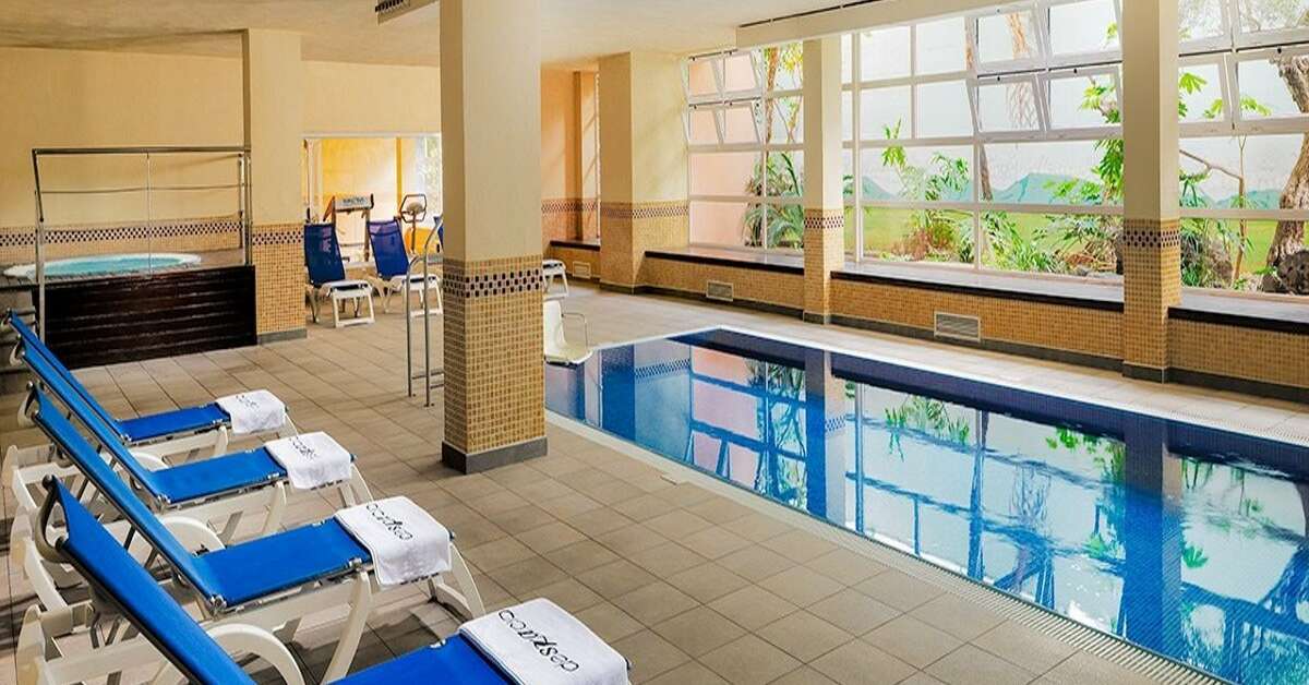 Een foto van het zwembad bij H10 Salauris Palace