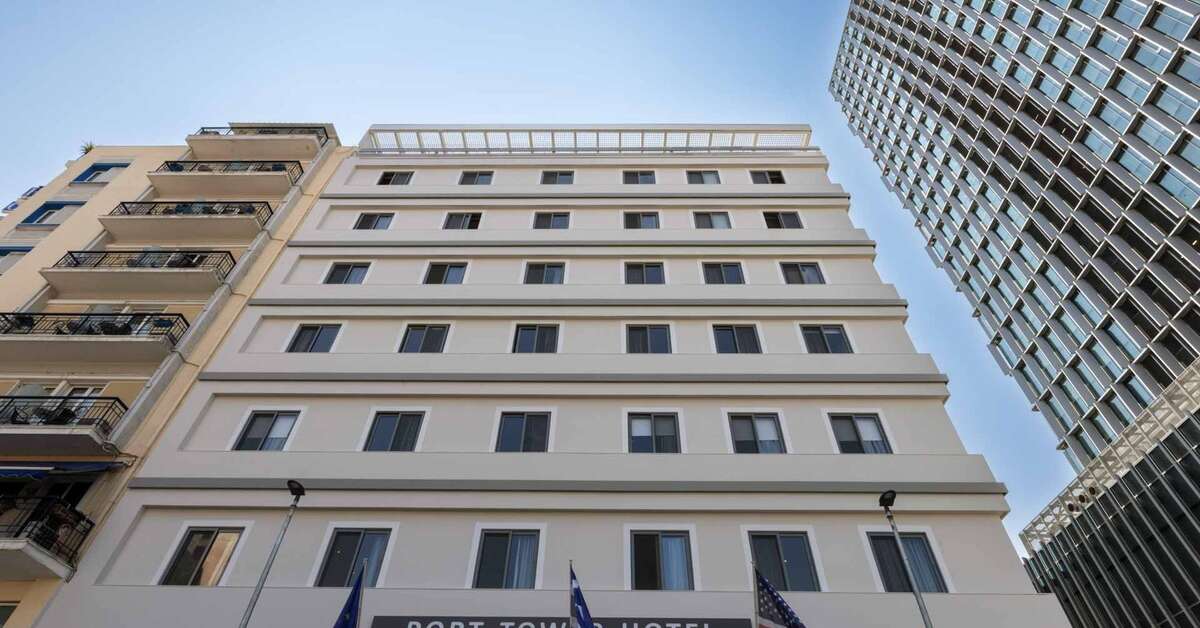 Een foto van Port Tower Piraeus