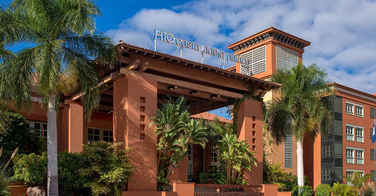 Een foto van de buitenkant van H10 Costa Adeje Palace