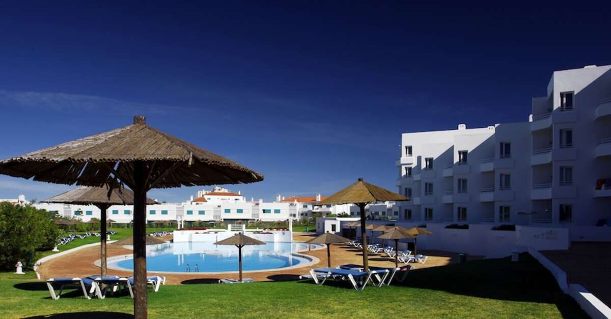 Een foto van het zwembad bij Prainha Clube