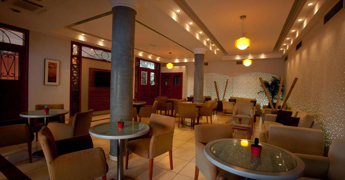 Een foto van het interieur van Pyramos Hotel