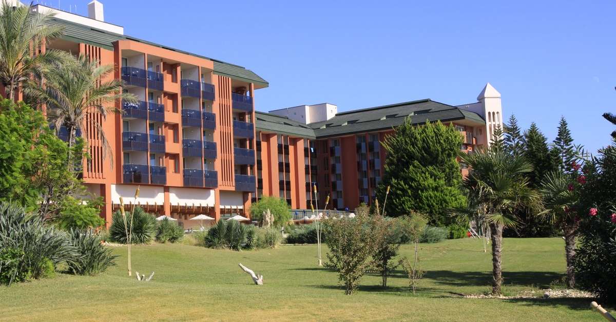 Een foto van de buitenkant van Pegasos Resort Hotel