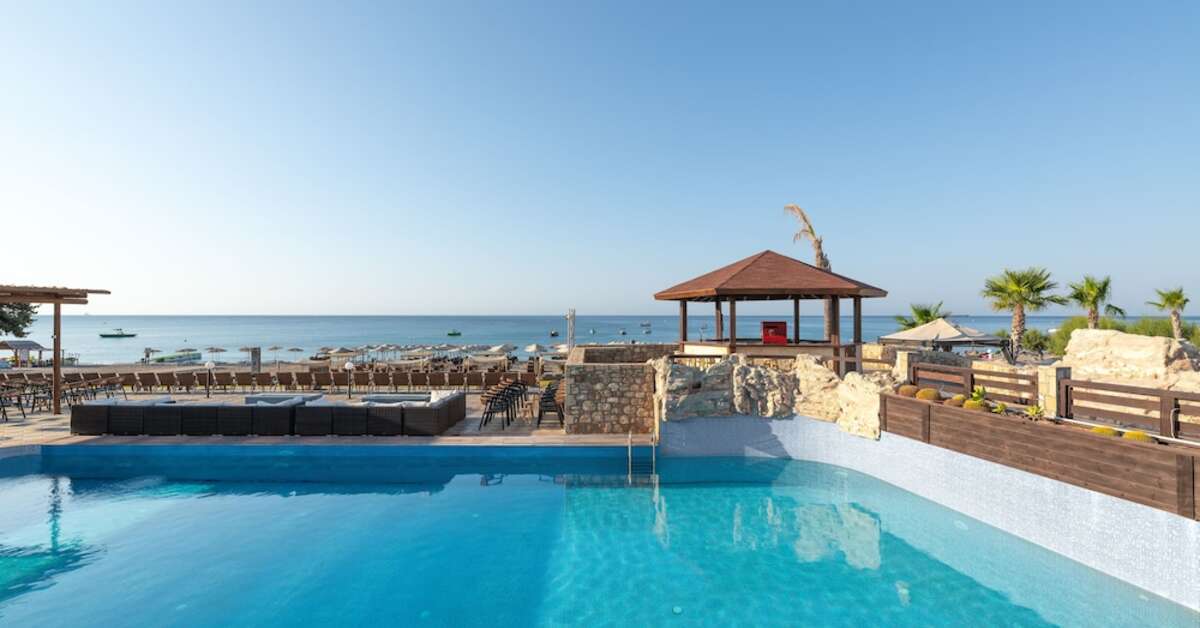 Een foto van het zwembad bij Costa Lindia Beach Resort