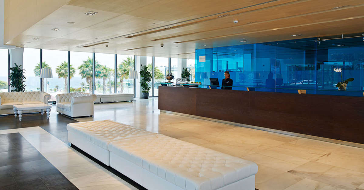 Een foto van het interieur van Hipotels Gran Conil & Spa