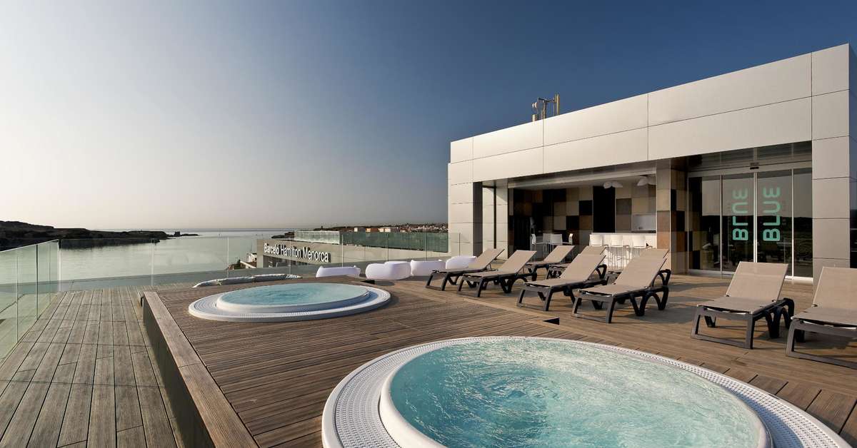 Een foto van het terras bij Barcelo Hamilton Menorca