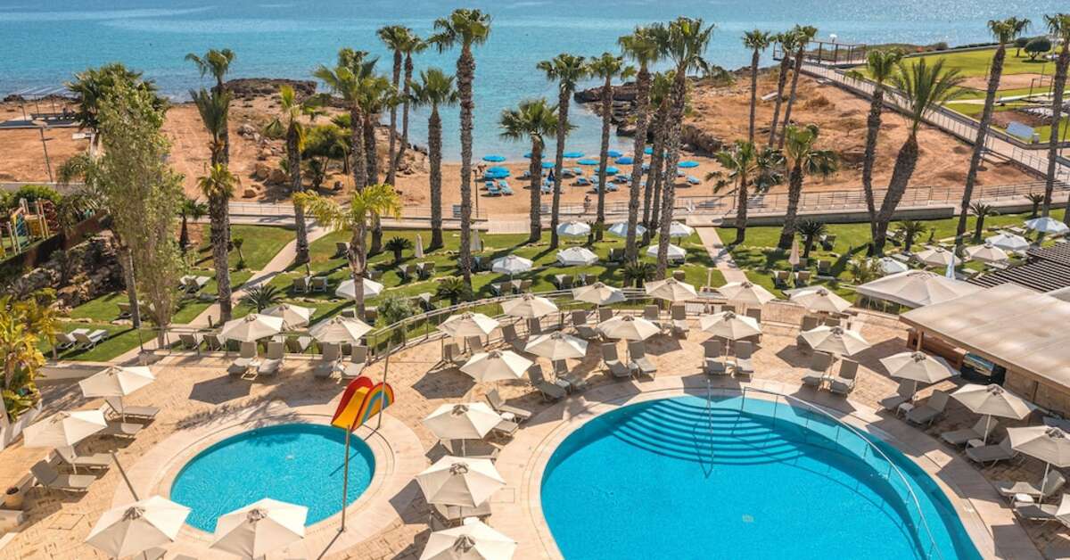 Een foto van het zwembad bij Louis Althea Beach
