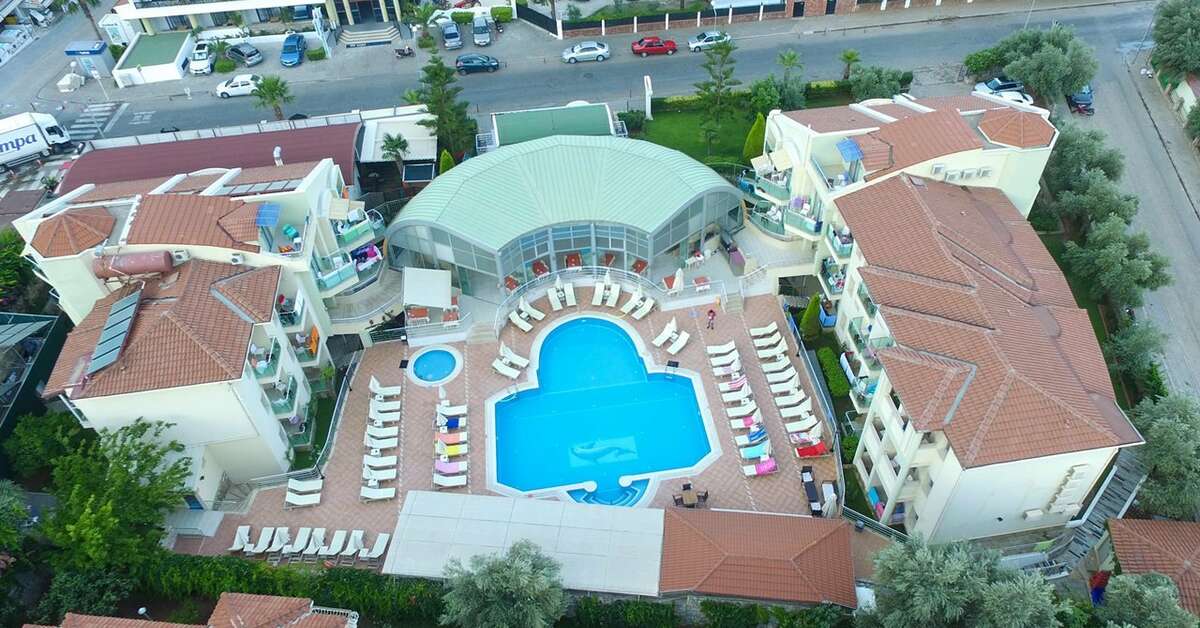 Ein Foto vom Pool im Belcehan Hotel