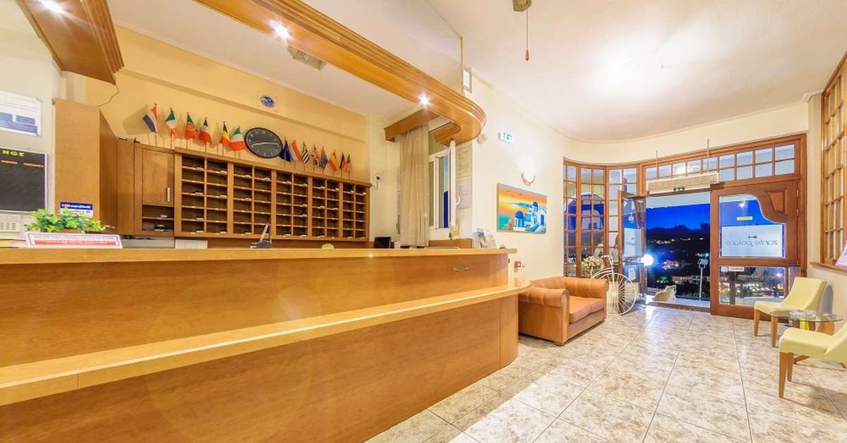 Een foto van het interieur van Zante Palace