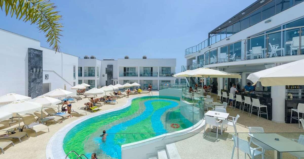 Een foto van het zwembad bij Tasia Maris Oasis