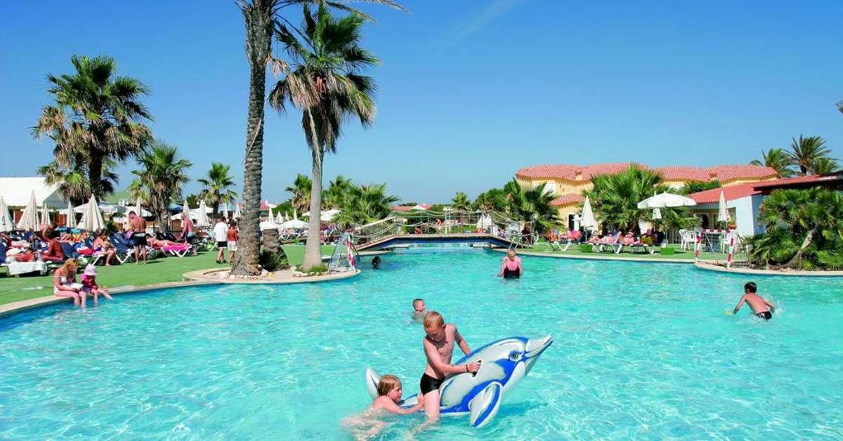 Een foto van het zwembad bij Marinda Garden