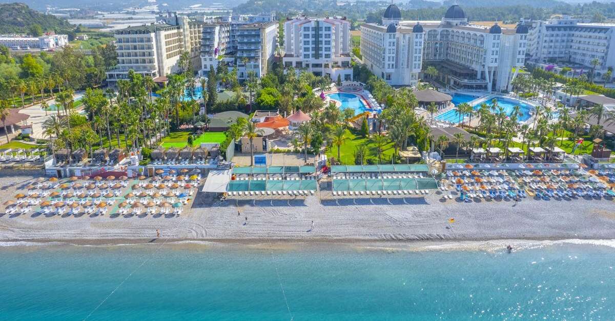 Een foto van de buitenkant van Calido Sol Hotel
