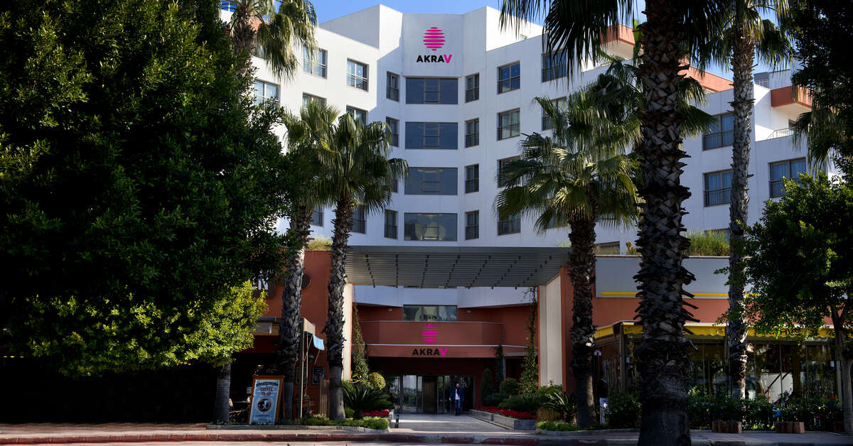 Een foto van de buitenkant van Akra V Hotel