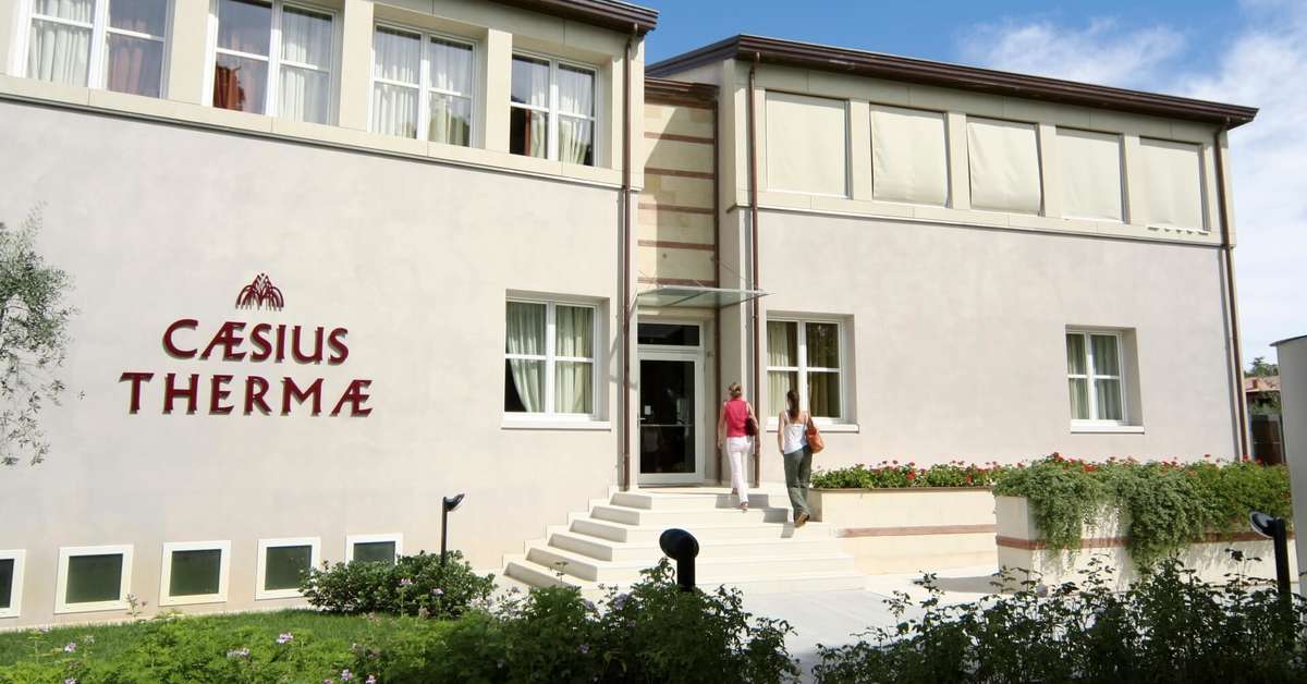Een foto van de buitenkant van Hotel Caesius Terme & Spa Resort