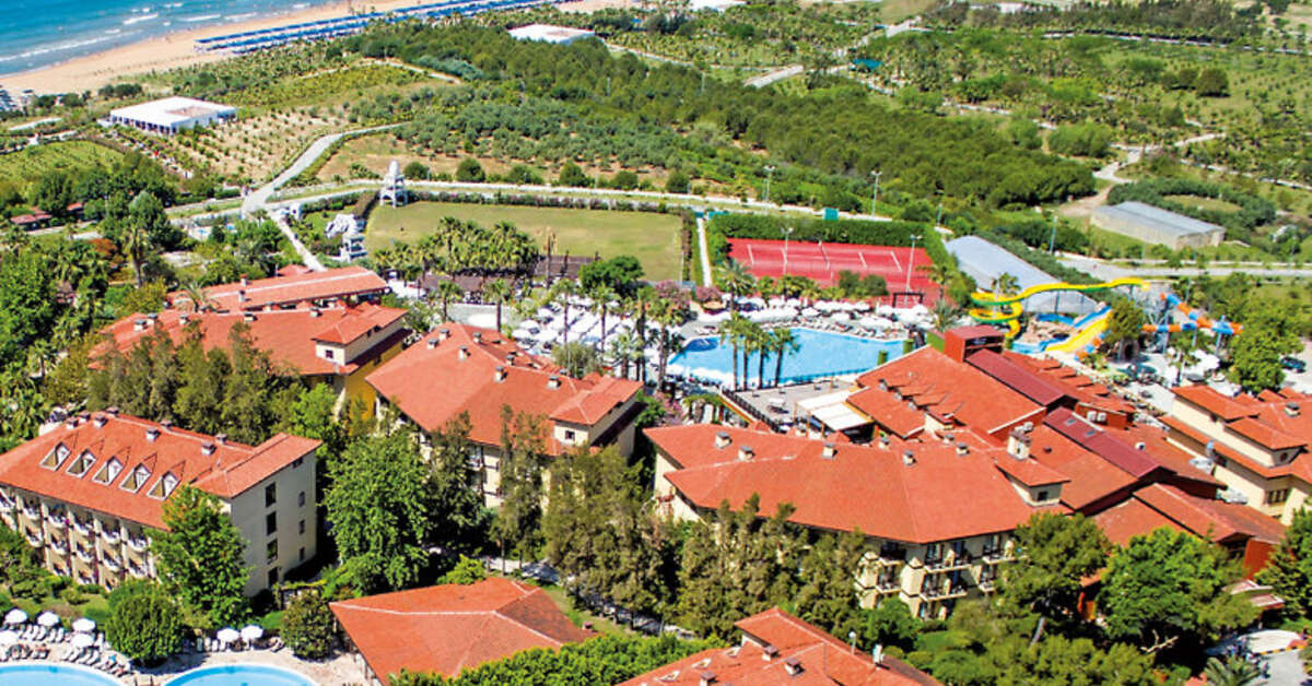 Een foto van de buitenkant van Alba Resort Hotel