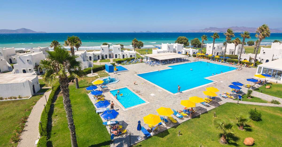 Een foto van het zwembad bij Aeolos Beach Hotel