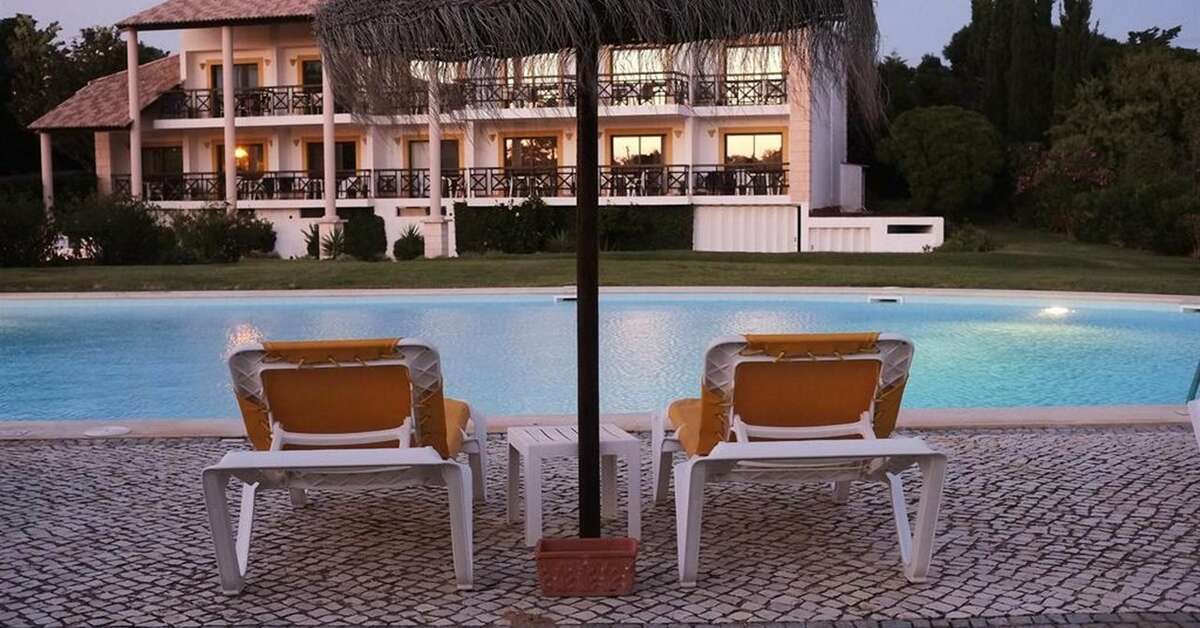 Een foto van het zwembad bij Luzmar Villas