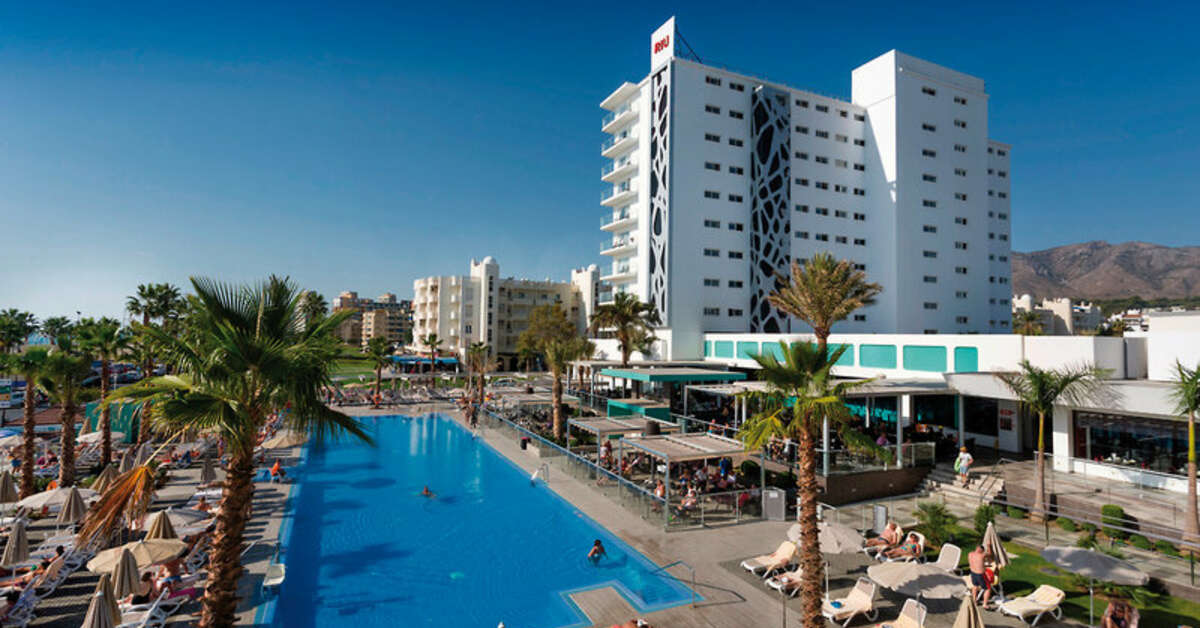 Een foto van het zwembad bij Riu Costa del Sol
