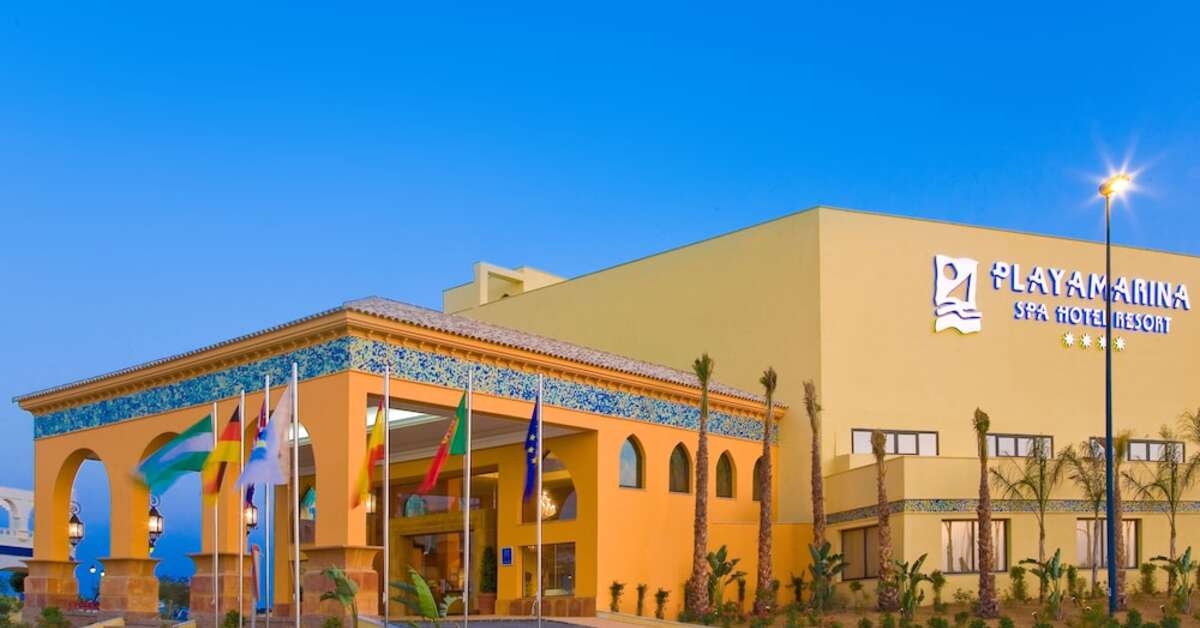 Een foto van de buitenkant van Playamarina Hotel