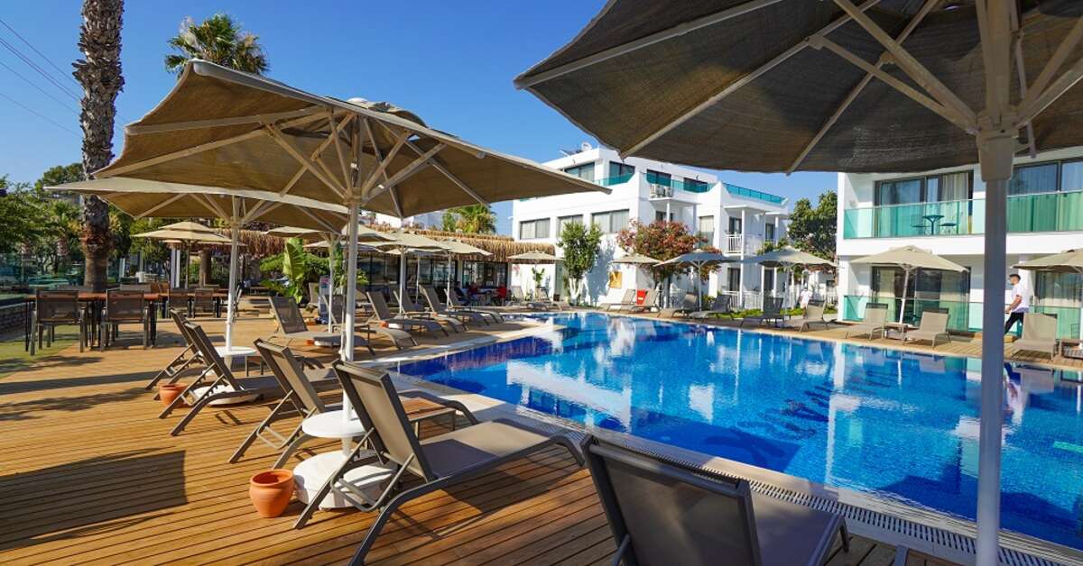 Een foto van het zwembad bij Yalipark Beach Hotel