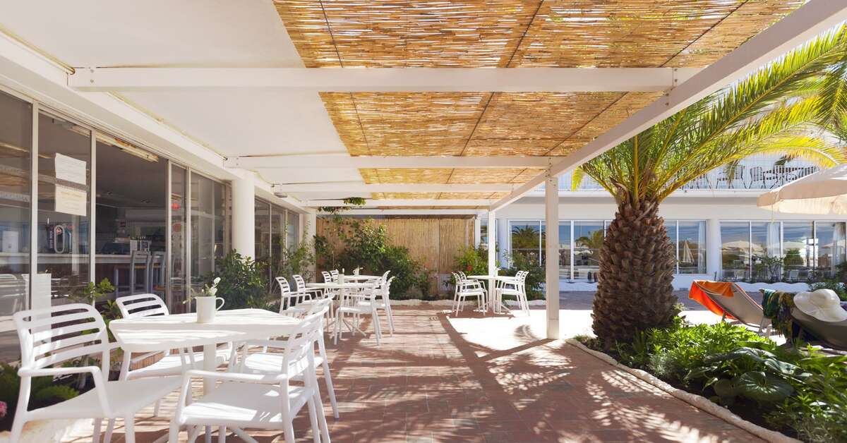 Een foto van het terras bij Hotel Vasco Da Gama