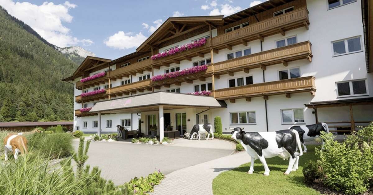 Een foto van de buitenkant van KU Hotel by Rilano